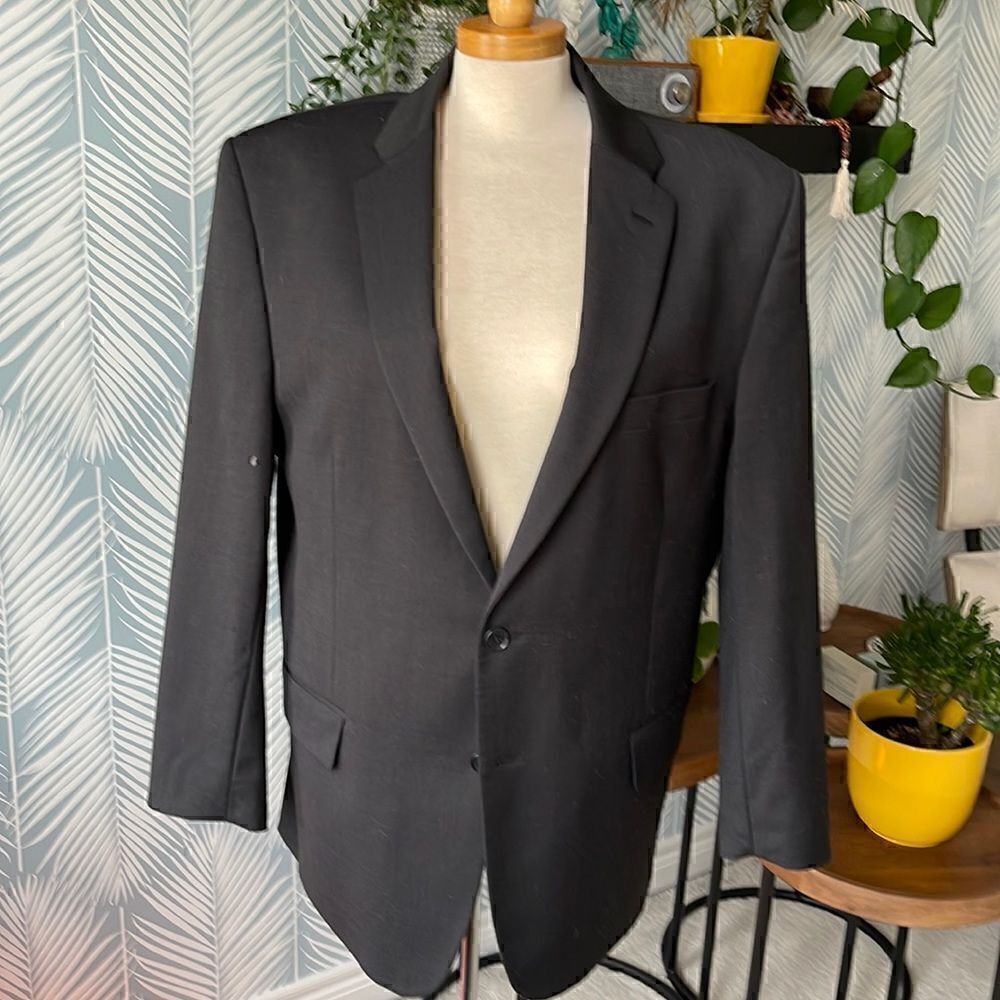 Men’s Hechter Dark Grey suit jacket.
